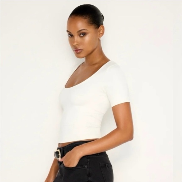 Good American Scuba Scoop Cropped Tee Short Sleeve in White Size Medium - Picture 2 of 8